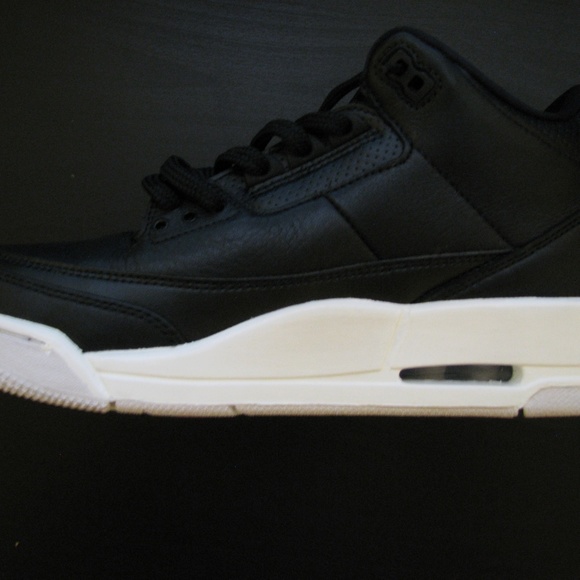 Air Jordan 3 Retro Cyber Monday Sneaker - Picture 5 of 8